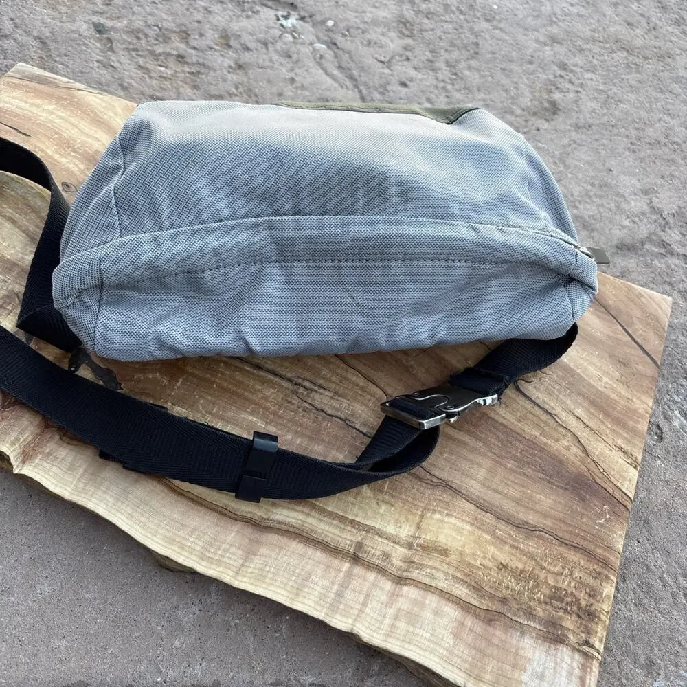 Tumi Waist Pack Fanny Pack Gray/Green 12” X 8” X 3.5